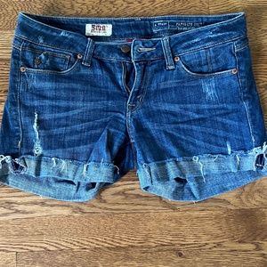 Sold design cut off jean shorts